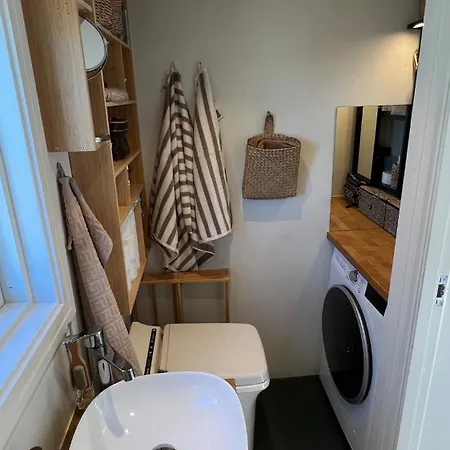 Unique Tiny House With Hot Tub Just 30 Minutes From Oslo בית נופש *
