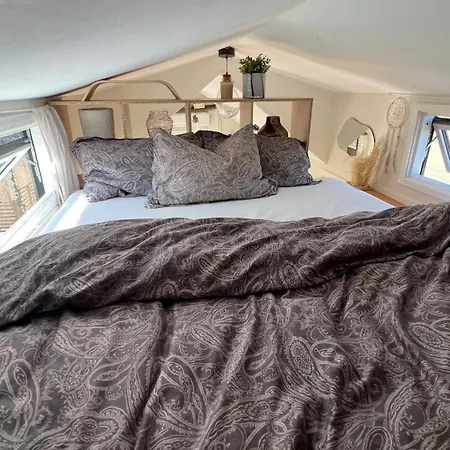 בית נופש Unique Tiny House With Hot Tub Just 30 Minutes From Oslo *