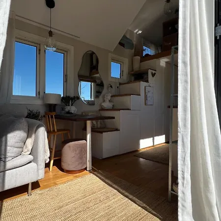 בית נופש Unique Tiny House With Hot Tub Just 30 Minutes From Oslo *
