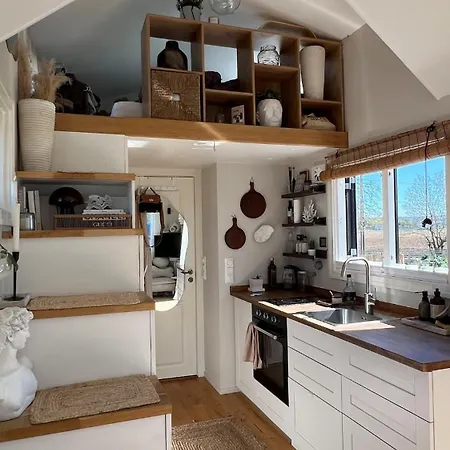 Unique Tiny House With Hot Tub Just 30 Minutes From Oslo בית נופש *