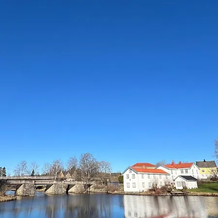 Unique Tiny House With Hot Tub Just 30 Minutes From Oslo בית נופש